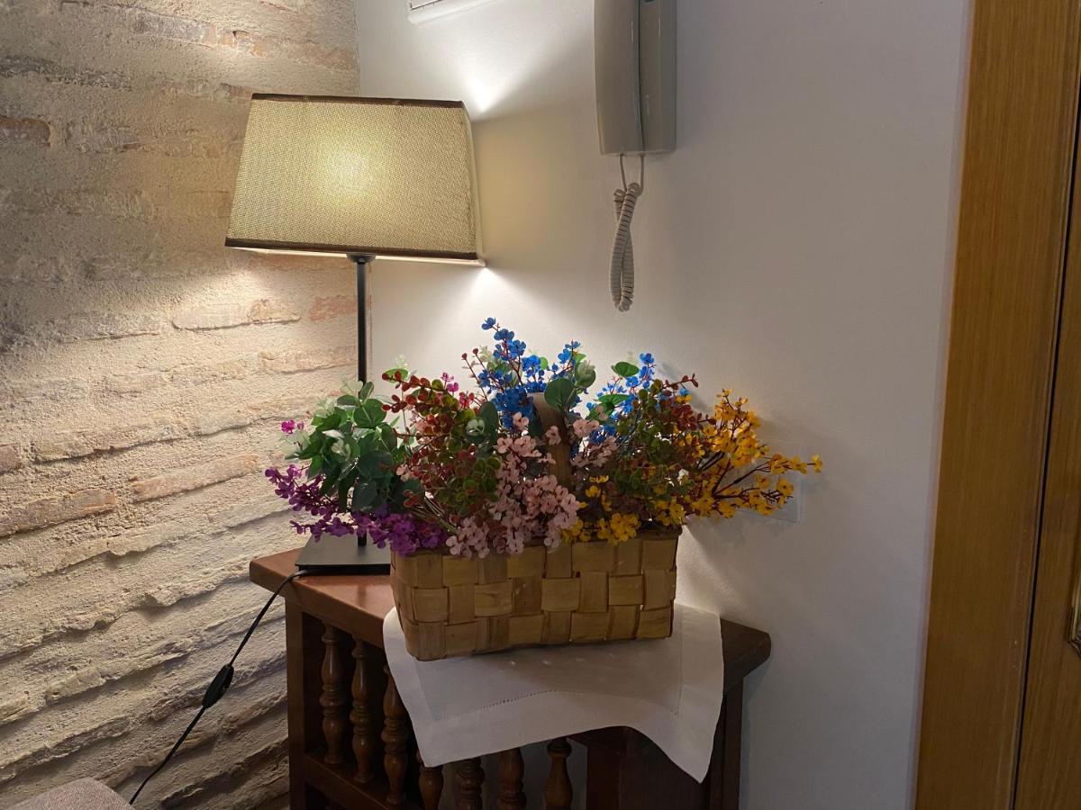 Domus Alfileritos Apartment Toledo Bagian luar foto